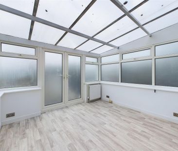 4 bedroom Semi-detached house to rent - Photo 2