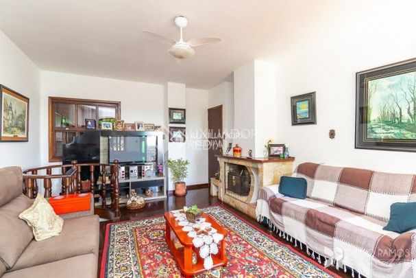 Casa com 3 quartos e 311m² para alugar em Tristeza, Porto Alegre. - Foto 1