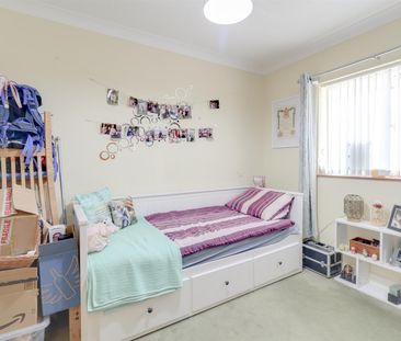 A 2 Bedroom Flat in Montpellier GL50 1SR - Photo 2