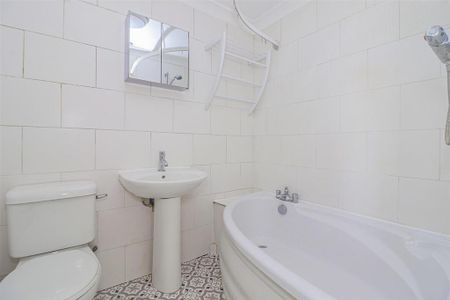 3 bedroom apartment to rent - Photo 4