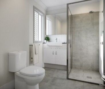 3 Bedroom Townhouse, 2 car garage, 2 living - Photo 2