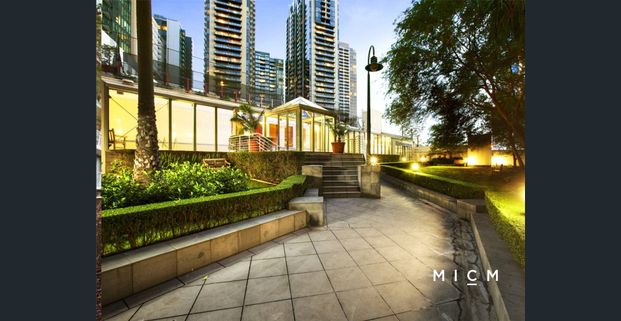 Southbank Towers: 9th Floor - Sublime Southbank Style! - Photo 1