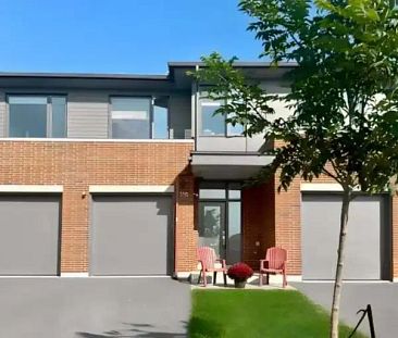 316 Wigwas St | 316 Wigwas St, Ottawa - Photo 1