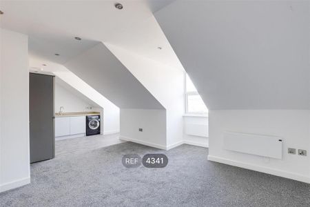 2 bedroom flat to rent - Photo 2