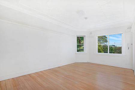 Spacious Apartment in Convenient Location - Photo 5