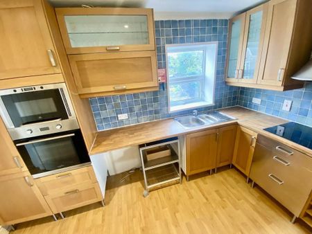 3 bedroom flat to rent - Photo 5