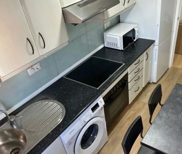 Shared apartment in Madrid - Photo 2