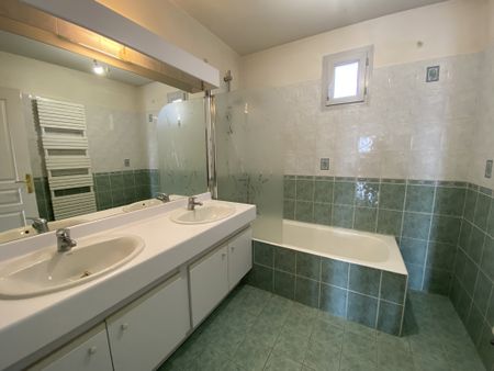 Location Appartement 3 pièces 74m² LYON 9ème - Photo 5