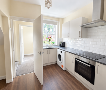 2 bedroom terraced house to rent - Photo 2