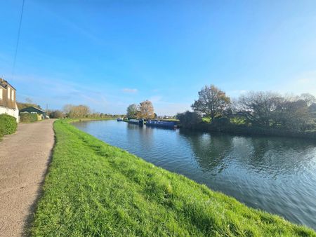 Canal Bank, Purton, Berkeley - Photo 3