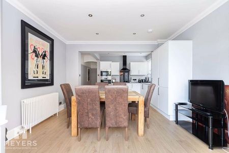 3 bedroom detached house to rent - Photo 4