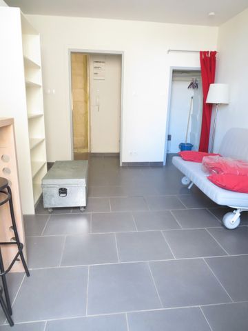 STUDIO Meublé, 23m², Rue des Marchands, 465€ H.C, Nîmes-centre - Photo 3