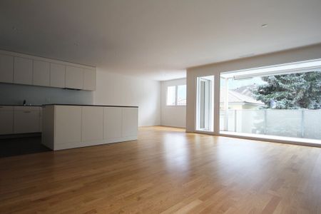 Moderne 4.5 Zimmer-Wohnung in Felsberg zu vermieten! - Foto 2