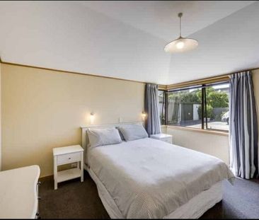 Quiet, Light Retreat in a Beautiful Garden setting - Photo 2