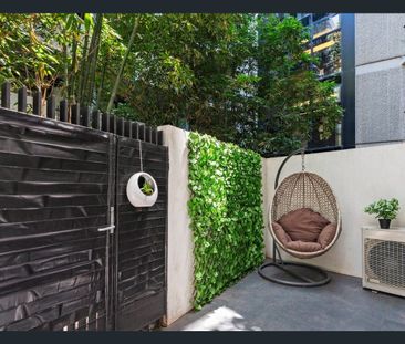 Modern Elegance in St Kilda's Best Location - With Two Courtyards - Photo 5
