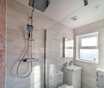 4 bedroom detached house to rent - Photo 3