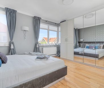 Niepowtarzalny dom | Salon o wys. 6m - Zdjęcie 3