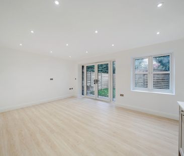 3 Bed Flat, West Hill, CR2 - Photo 2