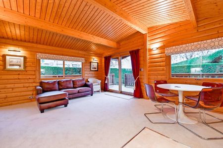 A private two bedroom lodge located in a walled garden on the Harleyford Estate - Photo 5