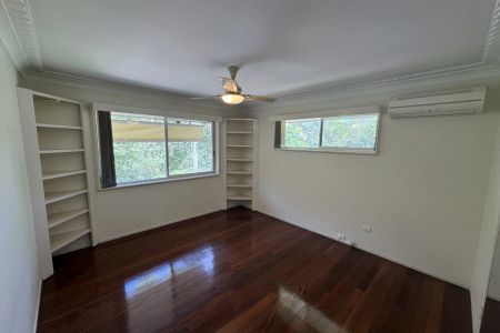 TWO LEVEL FAMILY HOME READ TO RENT - Photo 4