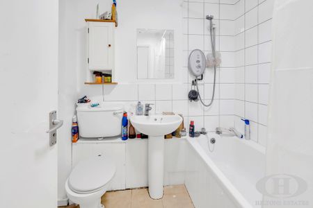 Burket Close, Southall - Photo 2