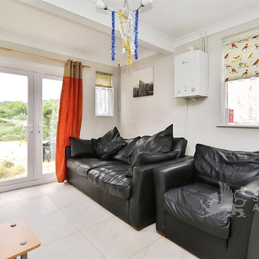 The Oval, Guildford, Surrey, GU2 7TZ - Photo 1