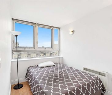 A newly decorated 3 double bedroom flat - Photo 1