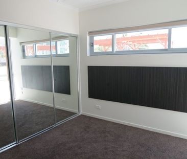 MODERN RIVER FRONT APARTMENT - Photo 2