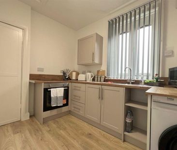 1 bedroom Flat To Let - Photo 4