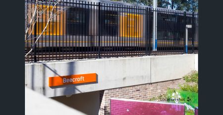 Grand family home with tennis court in Beecroft Public Catchment - Photo 2