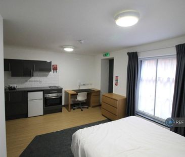 Studio to rent - Photo 5