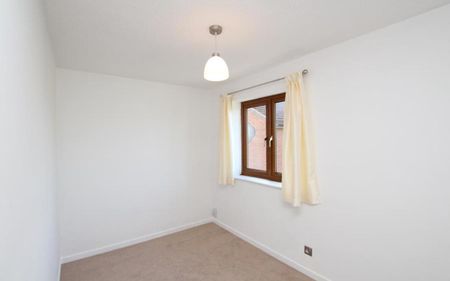 Ocean Letting and Management are pleased to offer this great two bedroom house to rent in Bradley Stoke, available from December on an unfurnished basis. - Photo 2