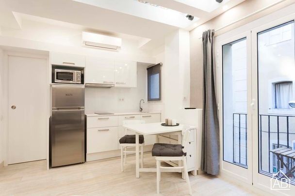 Sleek apartment for 2 with balcony near the beach - Photo 1