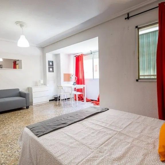 Calle Oriente, Valencia, Valencian Community 46006 - Photo 1