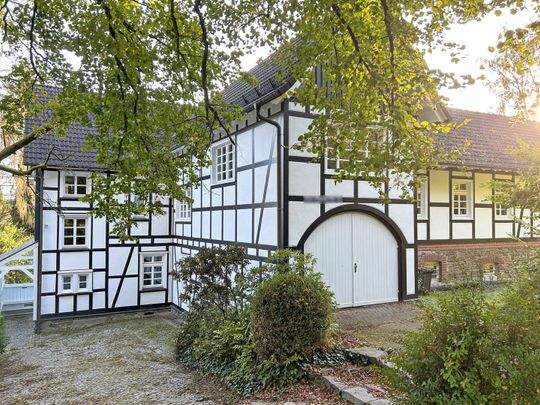 Exklusives Wohn- und Geschäftshaus in ruhiger Stadtrandlage von Waldbröl! - Foto 1