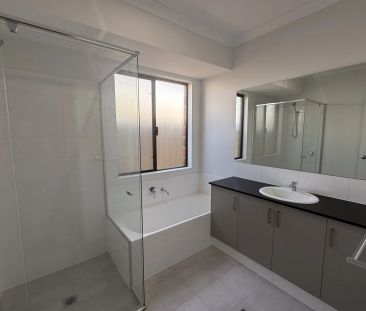 Stunning Brand-New Family Home in Sought-After Madora Bay - Photo 1