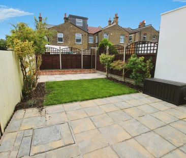 3 bedroom House To Let Total Size: 1194 SQ FT - Photo 3