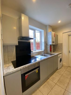 Room in a Shared House, Broadlands Road, SO17 - Photo 1