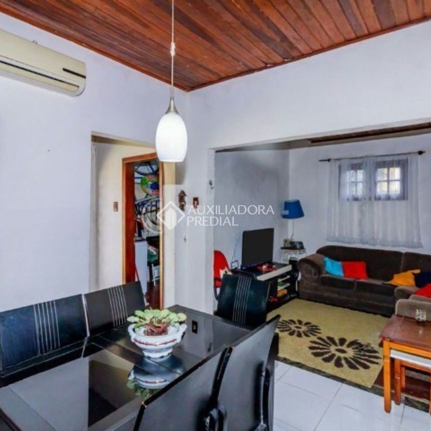 Casa com 2 quartos e 80m² para alugar em Jardim Botânico, Porto Alegre. - Photo 1