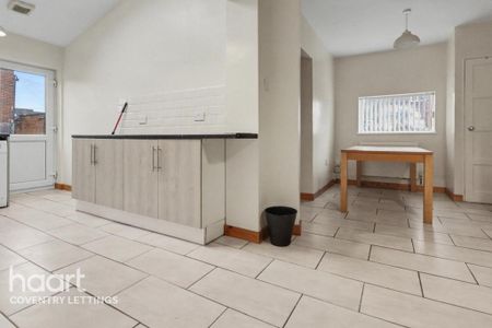 5 bedroom semi-detached house to rent - Photo 4