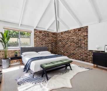 Architecturally designed, entertainers delight - Photo 1