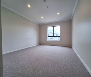 Rare 1 bedroom apartment in Flat bush - Photo 3