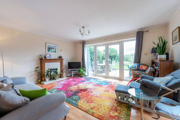 Winchilsea Crescent, West Molesey, KT8 - Photo 1