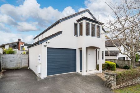 Sunny & Immaculate Home in Central Albany - Photo 4