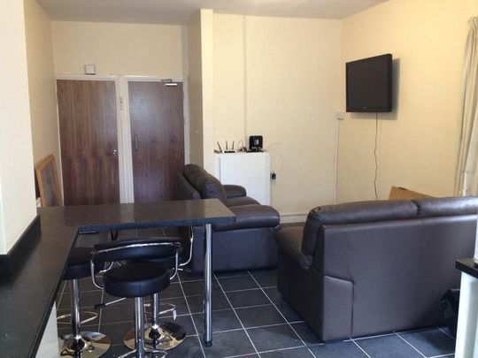 1 bedroom in a house share to rent - Photo 1