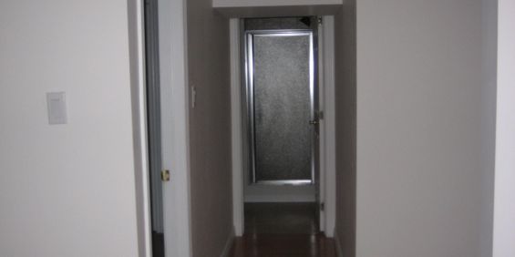 16 Columbia St. West - Photo 3