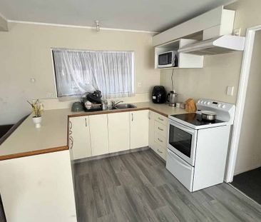 Charming 3BR Home in Whakatane - Photo 4