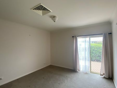 Family-Friendly Home for Rent in Dubbo - Photo 5
