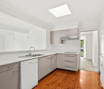 Relaxed Lifestyle Living - Spacious 3-Bedroom Home in Ideal Setting - Photo 4