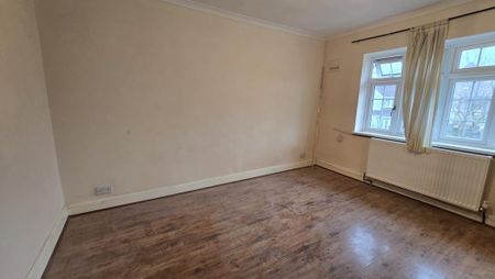 3 bedroom end of terrace house to rent - Photo 4